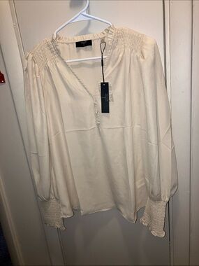 Elie Tahari Cream Smocked-Shoulder V-Neck Blouse Medium New